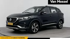 Zwart Gebruikt 2020 MG ZS Luxury Sedan | € 14.400 (Eerlijke prijs)