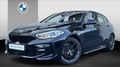 Saphirschwarz metallic (zwart metallic) Gebruikt 2020 BMW 118 Basis Hatchback | € 27.450 (Eerlijke prijs)