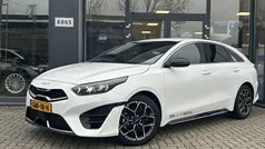 Wit Gebruikt 2024 Kia ProCeed GT-Line Hatchback | € 36.995 (Eerlijke prijs)