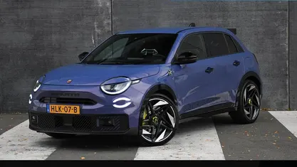Paars Occasion 2025 Abarth 600e Turismo SUV | € 36.995 (Eerlijke prijs)