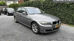 Grijs, metallic lak Gebruikt 2010 BMW 318 Basis Stationwagen | € 4.425 (Eerlijke prijs)