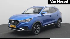 Blauw, metallic lak Gebruikt 2020 MG ZS Luxury Sedan | € 15.495 (Eerlijke prijs)