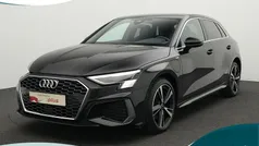 Zwart Gebruikt 2022 Audi A3 Sportback e-tron S-Line Sedan | € 30.400 (Eerlijke prijs)
