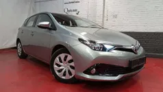 Grijs Gebruikt 2017 Toyota Auris Sedan | € 12.990 (Eerlijke prijs)