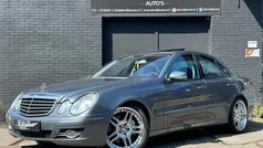 Grijs, metallic lak Gebruikt 2007 Mercedes E350 Avantgarde Sedan | € 11.950 (Eerlijke prijs)