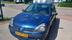 Blauw Gebruikt 2001 Renault Clio II Authentique Hatchback | € 999 (Eerlijke prijs)