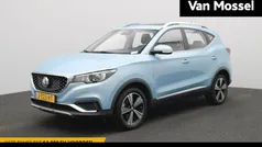Blauw, metallic lak Gebruikt 2020 MG ZS Luxury Sedan | € 14.995 (Eerlijke prijs)