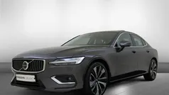 Grijs, metallic lak Gebruikt 2022 Volvo S60 Ultimate Sedan | € 37.950 (Eerlijke prijs)