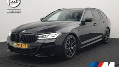 Zwart Gebruikt 2022 BMW 530e M Sport Stationwagen | € 39.720 (Eerlijke prijs)