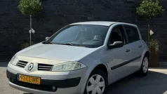 Grijs Gebruikt 2003 Renault Mégane II Basis Hatchback | € 995 (Eerlijke prijs)
