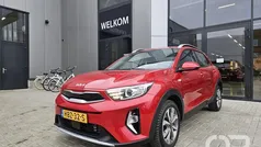 Rood Gebruikt 2022 Kia Stonic SUV | € 22.449 (Eerlijke prijs)