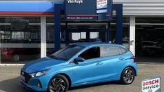Blauw, metallic lak Gebruikt 2022 Hyundai i20 Comfort Hatchback | € 16.950 (Eerlijke prijs)