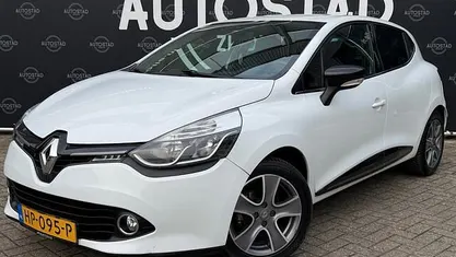 Wit (metallic) Occasion 2016 Renault Clio IV Night&Day Hatchback | € 6.995 (Eerlijke prijs)