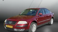 Rood Gebruikt 2001 VW Passat Trendline Sedan | € 999 (Eerlijke prijs)