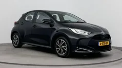 Zwart Gebruikt 2023 Toyota Yaris Hybrid Business Edition Hatchback | € 21.999 (Eerlijke prijs)
