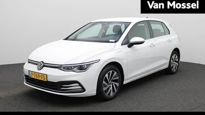 Occasion 2022 VW Golf VIII Active Hatchback | € 23.400 (Goede deal)
