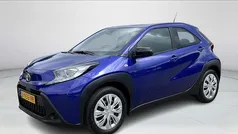 Blauw Gebruikt 2024 Toyota Aygo Play Hatchback | € 17.445 (Eerlijke prijs)
