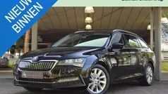 Zwart Gebruikt 2021 Skoda Superb Stationwagen | € 23.415 (Super prijs)
