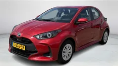 Rood Gebruikt 2023 Toyota Yaris Hybrid Active Hatchback | € 21.950 (Eerlijke prijs)