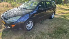 Zwart, metallic lak Gebruikt 2001 Ford Focus Collection Stationwagen | € 1.350 (Eerlijke prijs)