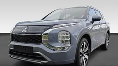 Gebruikt 2025 Mitsubishi Outlander Instyle SUV | € 61.430 (Eerlijke prijs)