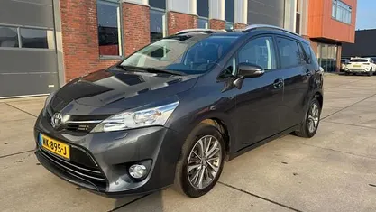 Grijs Occasion 2016 Toyota Verso MPV | € 11.950 (Eerlijke prijs)