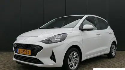 Wit Occasion 2024 Hyundai i10 Comfort Hatchback | € 14.935 (Eerlijke prijs)