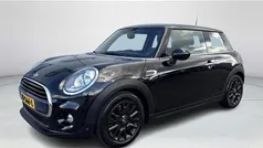 Zwart Gebruikt 2017 Mini Cooper Business Hatchback | € 12.850 (Eerlijke prijs)