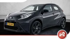 Zwart Gebruikt 2022 Toyota Aygo X-play Hatchback | € 18.925 (Goede deal)