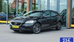 Zwart Gebruikt 2017 Volvo V40 Stationwagen | € 14.444 (Eerlijke prijs)