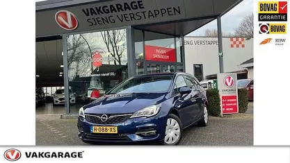 Blauw Gebruikt 2020 Opel Astra Business Edition Hatchback | € 10.895 (Eerlijke prijs)