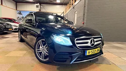 Zwart (metallic) Gebruikt 2019 Mercedes E220 AMG line Sedan | € 19.950 (Eerlijke prijs)