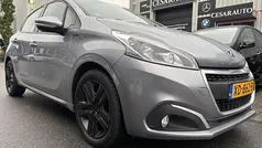 Gebruikt 2018 Peugeot 208 Signature Sky Hatchback | € 6.499 (Goede deal)