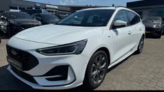 Wit Gebruikt 2023 Ford Focus ST-Line Stationwagen | € 23.945 (Eerlijke prijs)