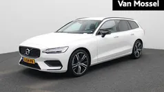 Wit Gebruikt 2021 Volvo V60 Momentum Stationwagen | € 25.400 (Goede deal)