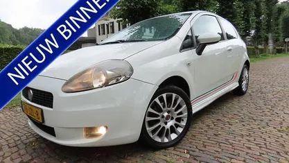 Wit Gebruikt 2009 Fiat Grande Punto Hatchback | € 2.950 (Eerlijke prijs)