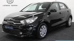 Zwart Gebruikt 2023 Kia Rio Comfort Hatchback | € 15.950 (Goede deal)