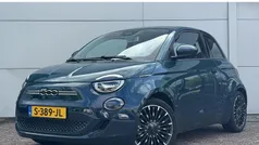 Groen, metallic lak Gebruikt 2023 Fiat 500e Comfort Hatchback | € 21.450 (Eerlijke prijs)