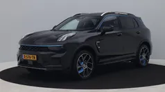 Zwart, metallic lak Gebruikt 2024 Lynk & Co 01 SUV | € 29.900 (Eerlijke prijs)