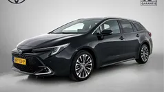 Zwart Gebruikt 2025 Toyota Corolla Hybrid Stationwagen | € 33.945 (Eerlijke prijs)