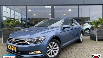 Blauw Occasion 2015 VW Passat Highline Sedan | € 13.900 (Eerlijke prijs)