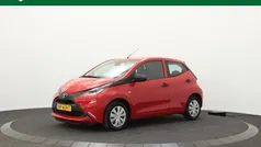 Rood Gebruikt 2017 Toyota Aygo Hatchback | € 6.900 (Goede deal)