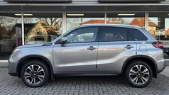 Gebruikt 2022 Suzuki Vitara Style SUV | € 23.900 (Eerlijke prijs)