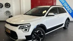Snow white pearl Gebruikt 2024 Kia e-Niro Advance SUV | € 35.950 (Eerlijke prijs)
