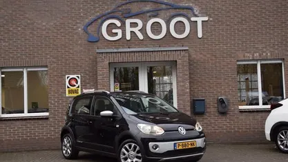 Zwart Occasion 2016 VW cross up! high up! Hatchback | € 7.250 (Eerlijke prijs)