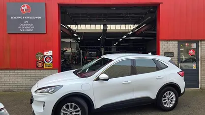 Wit Occasion 2022 Ford Kuga Titanium SUV | € 25.950 (Goede deal)