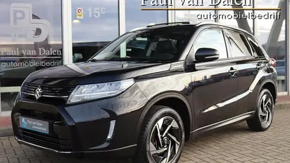 Zwart Gebruikt 2025 Suzuki Vitara Style SUV | € 28.750 (Eerlijke prijs)