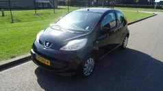 Zwart, metallic lak Gebruikt 2008 Peugeot 107 Hatchback | € 1.795 (Eerlijke prijs)