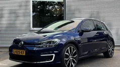 Blauw Gebruikt 2017 VW e-Golf Hatchback | € 14.645 (Eerlijke prijs)