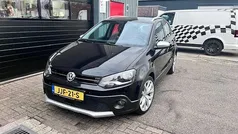 Zwart (metallic) Gebruikt 2016 VW Polo Cross Hatchback | € 10.950 (Eerlijke prijs)